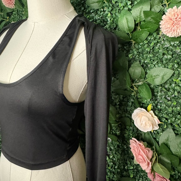 Black Cut-Out Sleeve Crop Top - Picture 3 of 8